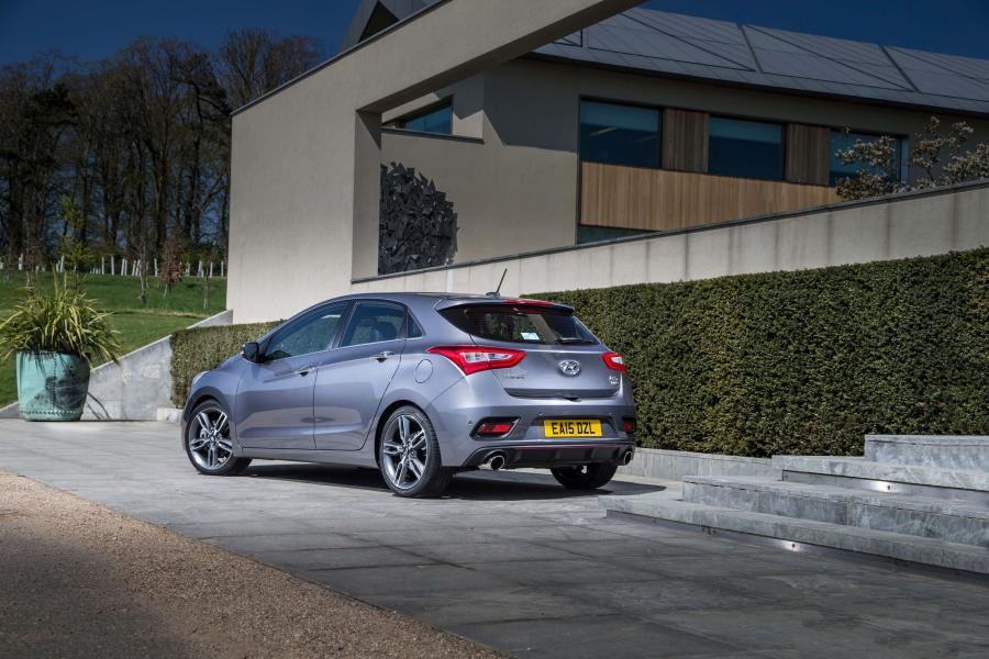  Hyundai i30 5-Door Turbo 2015 года  (UK) (фото 4 из 20)